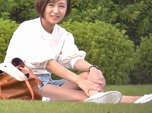 ピクニック中の美女のおパンツをひたすら隠し撮りw