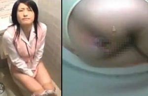 いきみながらおしっことうんこをする美女が盗撮されたようですw