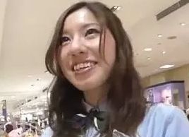 めっちゃ笑顔で接してくれる店員さんを裏切り盗撮ｗ