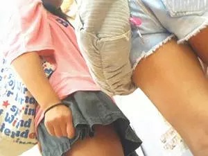 ロリ娘のパンチラ盗撮動画！この女の子絶対処女でしょｗ