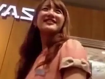 こんな可愛い店員さんがいたらそりゃ盗撮したくもなるわｗ