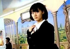 めっちゃ怪しまれながらもパンチラ盗撮を敢行する盗撮師ｗ