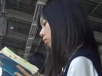 JKのキャラパンツが可愛すぎる！絶対このJK処女だわｗ