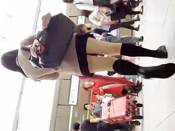 太ももがエロすぎるJK！ついでにパンツも拝んじゃおうｗ