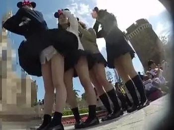 夢の口にJK軍団に遭遇！ここぞとばかりに逆さ撮りを決行ｗ