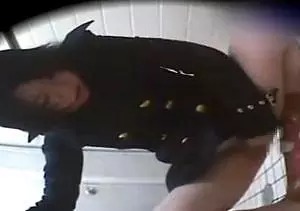 必死にマンズリこく女のオナニー盗撮動画！サル並みにまんずってるｗ