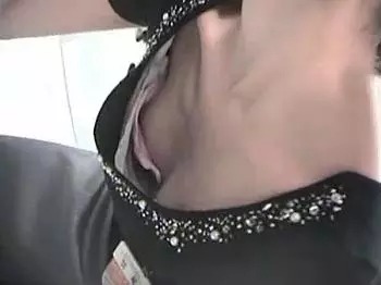 ふいに見える店員の胸チラ！こんなの見たら勃起しちゃうわｗ