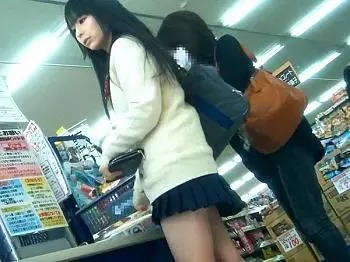 この美少女JKのパンティーをひっぺがしてちんぽを挿入したいｗ