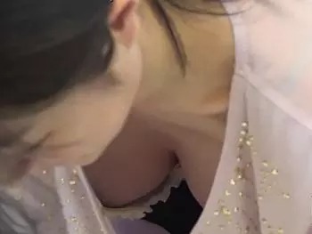 乳首が見えそうで見えない感じが最高に興奮するんだよなｗ