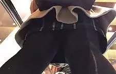 黒ストッキング好き必見の逆さ撮り映像がこちらｗ