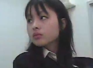 腋毛ボーボーの美少女JKの着替え盗撮動画がヤバいｗ