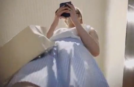 おまんこの膨らみ最高！フロントパンティーをがっつり盗撮ｗ