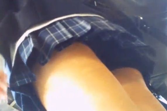 ホームで電車待ちするJKのパンティーを抜き打ちチェック！