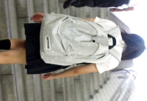 JKの顔をしっかり撮って階段でスカートめくりをする勇者参上ｗ