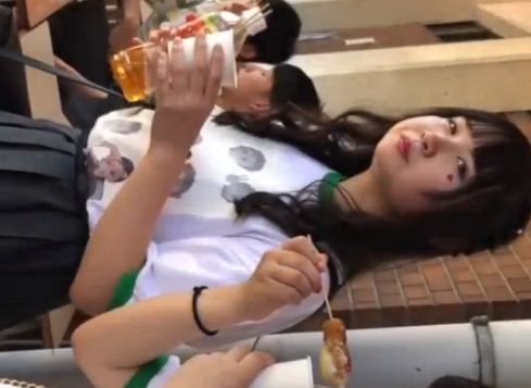 文化祭に潜入してお祭り騒ぎのJKさんを逆さ撮りした激ヤバ映像ｗ