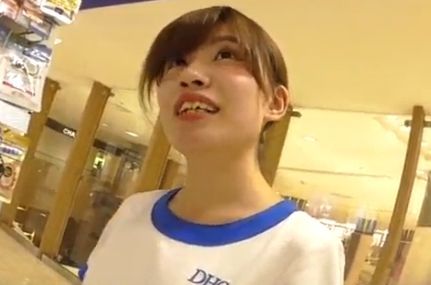 店員のご厚意を踏みにじる卑劣な盗撮行為が記録された映像ｗ