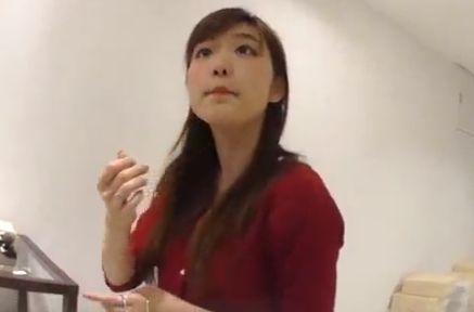 店員さんに話しかけて接客している最中に撮りまくるいつもの手口ｗ