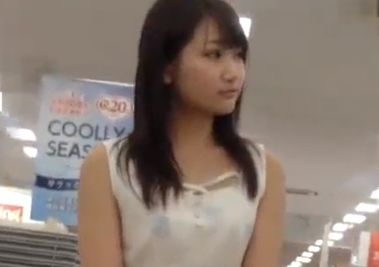 こんな可愛い店員のおパンツが見れるとは！アパレル店員の白パン最高ｗ