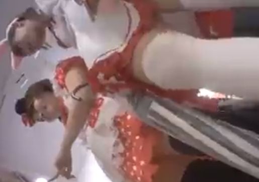 ハロウィンコスプレした女の子をさくっと逆さ撮りでパンツを覗き見ｗ