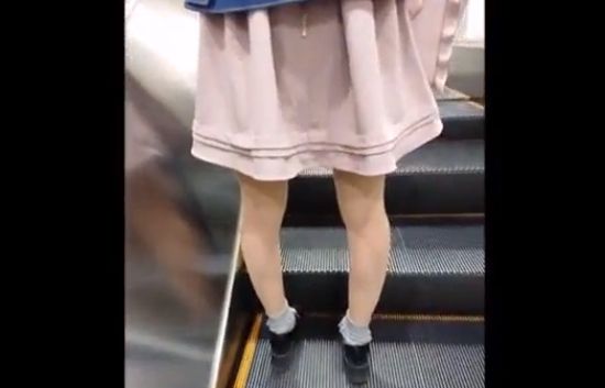 神業としか言いようがないくず野郎氏のフラッシュパンチラｗ