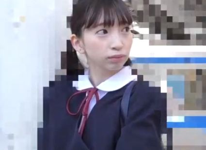 ゆず故障氏の痴漢盗撮作品！色白JKちゃんのパンティに手を伸ばすｗ