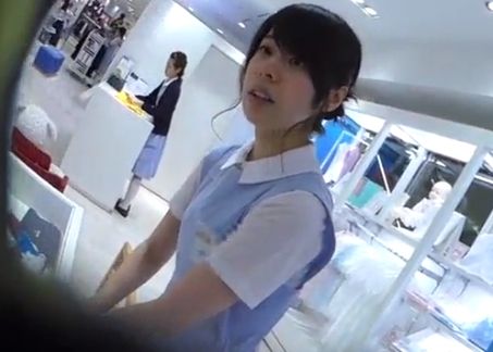 店員さんの見てはいけないパンティを見れるという背徳感ぱねえｗ