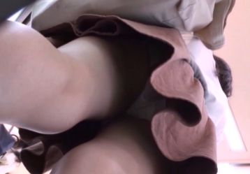 11人のお姉さん達のパンティ盗撮映像！誰のパンツがお好み？ｗ