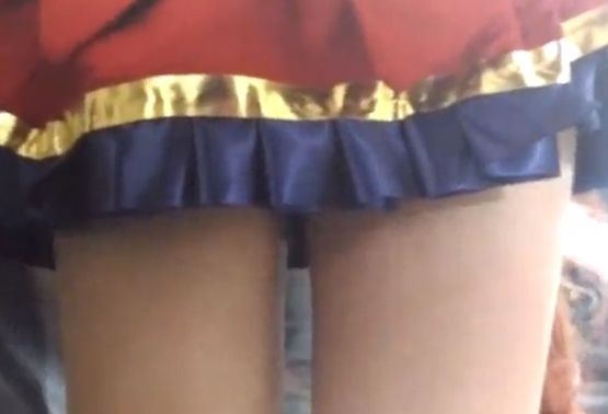 コスプレイヤーを追跡してミニスカートをめくってパンツ盗撮ｗ