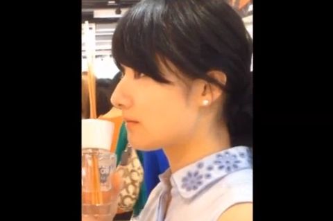 何この美人！この美女のパンティ見たい奴この指とまれｗ