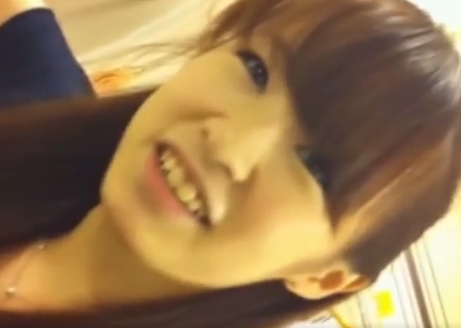 丁寧な接客を裏切りパンツを盗撮！綺麗な店員さんですねｗ