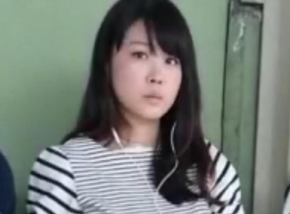 目合ってますよね？ボーダーシャツのお姉さんのパンツを盗撮ｗ
