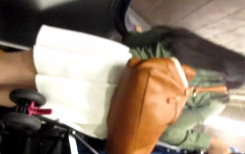 パンティ盗撮だけじゃなくさりげなくパイタッチまでする盗撮師ｗ