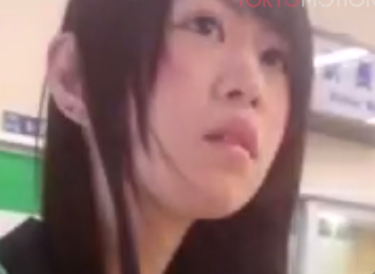 お姉さんに声掛けして顔を激写！その後にじっくりパンティ盗撮ｗ