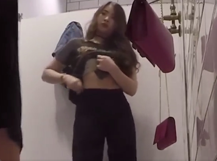 素人お姉さんの完全無防備なお着替えを盗撮した映像が流出！