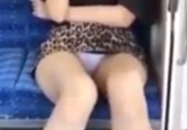 ヒョウ柄ミニスカートとかこの女完全にヤリマン確定じゃんｗ