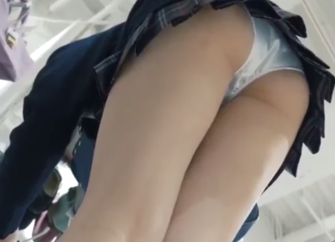 JKの臭いおまんこを隠す一枚の布切れ…それがおパンティだ！