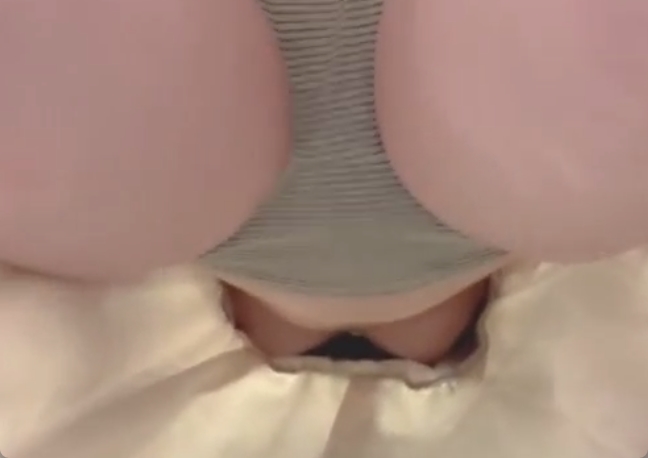 ワンピースを着たノーブラ女の衝撃パンチラおっぱい盗撮ｗ