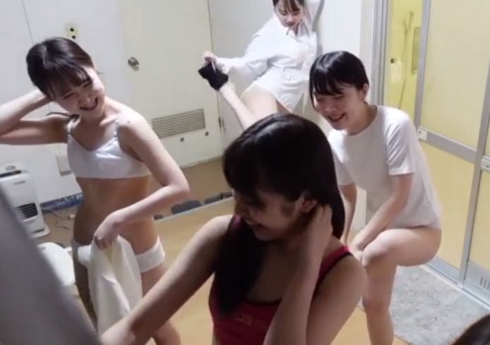 ここは楽園ですか？美少女JKたちが脱衣所盗撮されて丸裸にｗ