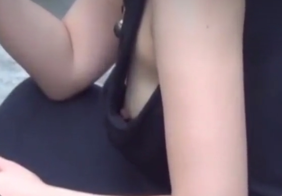 乳首丸見え盗撮！こんな女がリアルにいたらただの痴女だわｗ