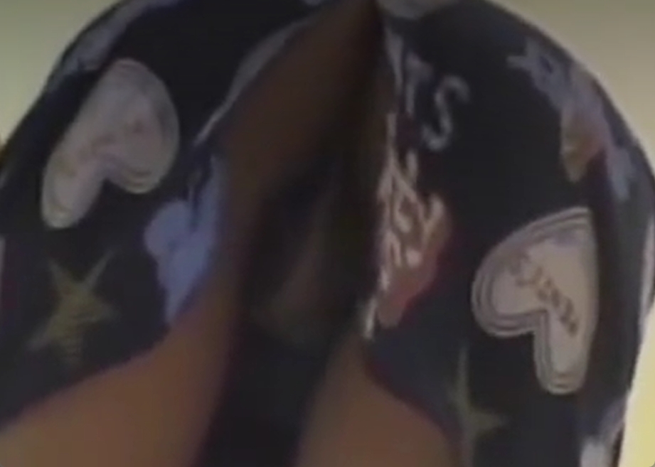 おまんこに食い込むパンティ！この女ハミマンしてますわｗ