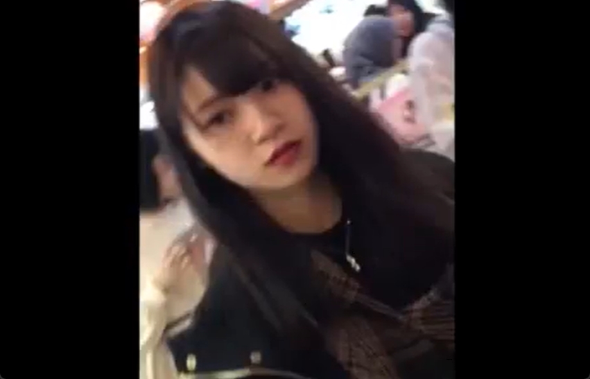 顔をしきりに狙っていくスタイル！最後にパンツを逆さ撮りｗ