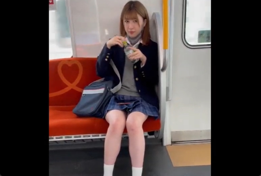 JKを追跡盗撮！こんな変態痴女JKがいたらぜひお目にかかりたいｗ