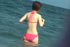 海は乳首ポロリの宝庫！行けば一回くらいは女の乳首見れるよなｗ