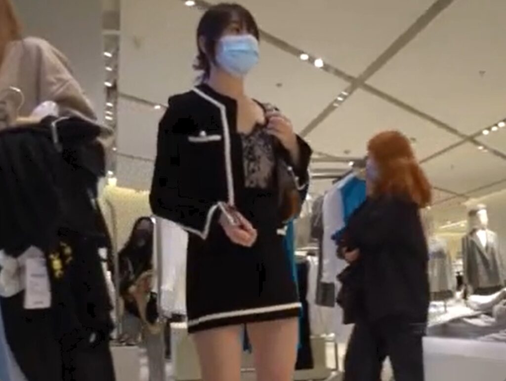 イケイケお姉さんのパンチラ盗撮！シゴデキ女感が凄いｗ