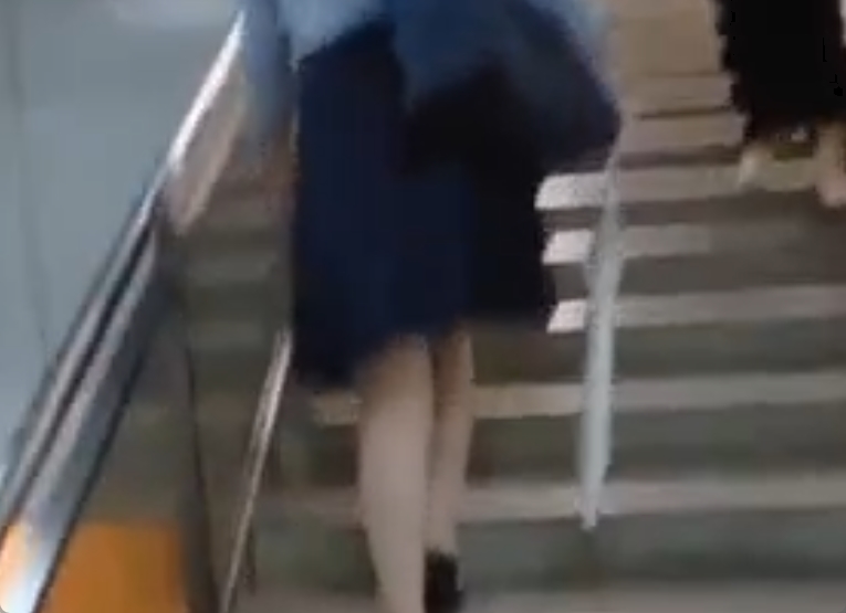 駅構内をひたすらうろついて女を物色！そりゃ鉄道警察が動くわけだｗ