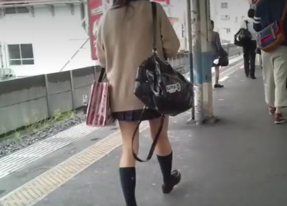 エスカレーターものがガチものが多いね！次々と連続盗撮してますｗ