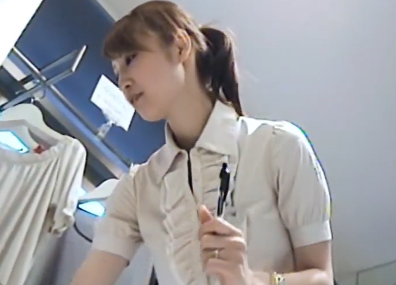 美女のパンチラはマジで抜けるぞ！美人店をガチ盗撮した動画ｗ