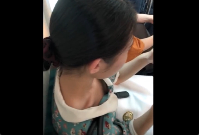 どうにかして乳首を盗撮しようとした努力は認めますｗ