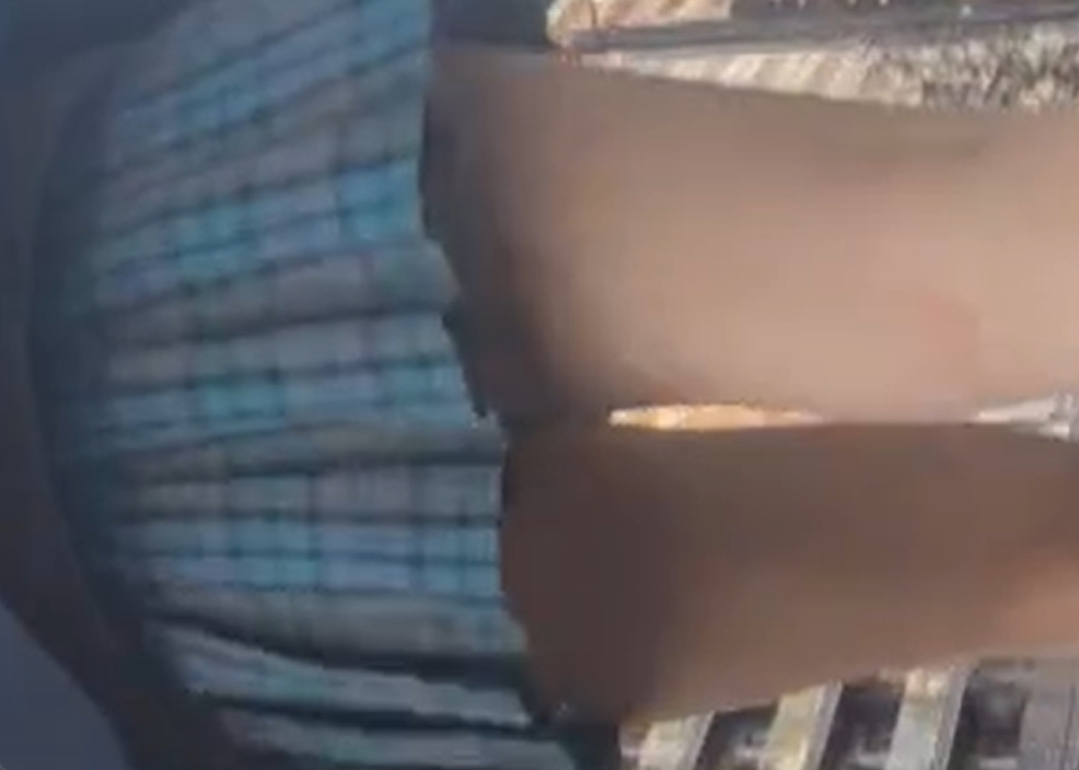 下校中の青チェJKを追跡盗撮！太もも舐めたくなるんだけどｗ