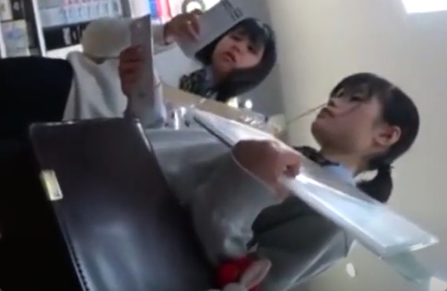 これがJKの日常です！店内でガード緩めなJKちゃんを隠し撮りｗ